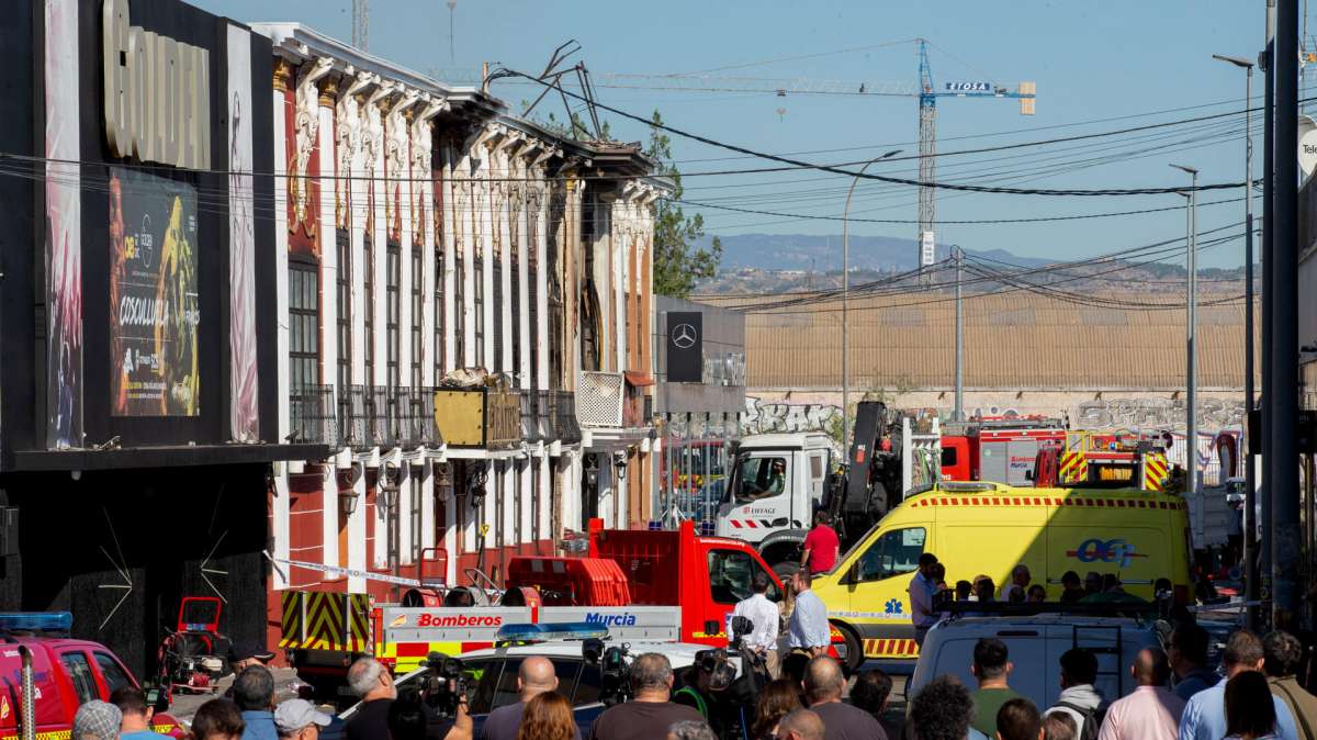 Al menos 13 fallecidos y 16 desaparecidos en el incendio de varias discotecas en Murcia