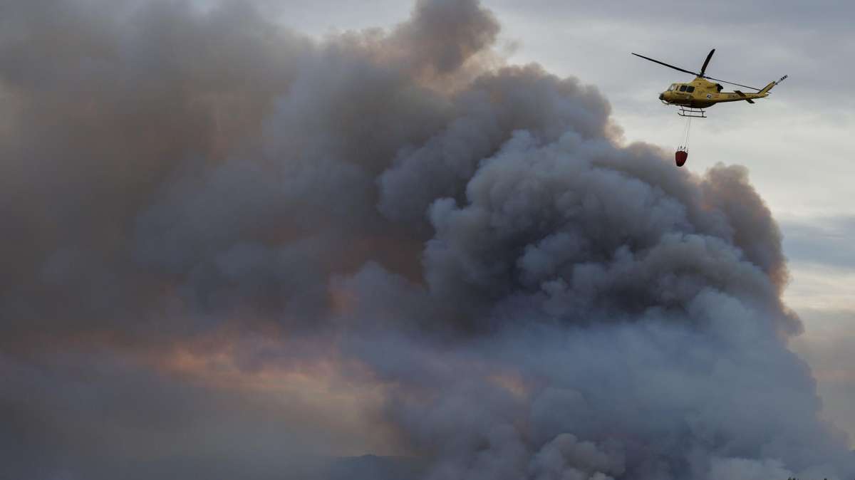 Castellón sufre el primer gran incendio del año que ha quemado ya más de 4.000 hectáreas y sigue sin control