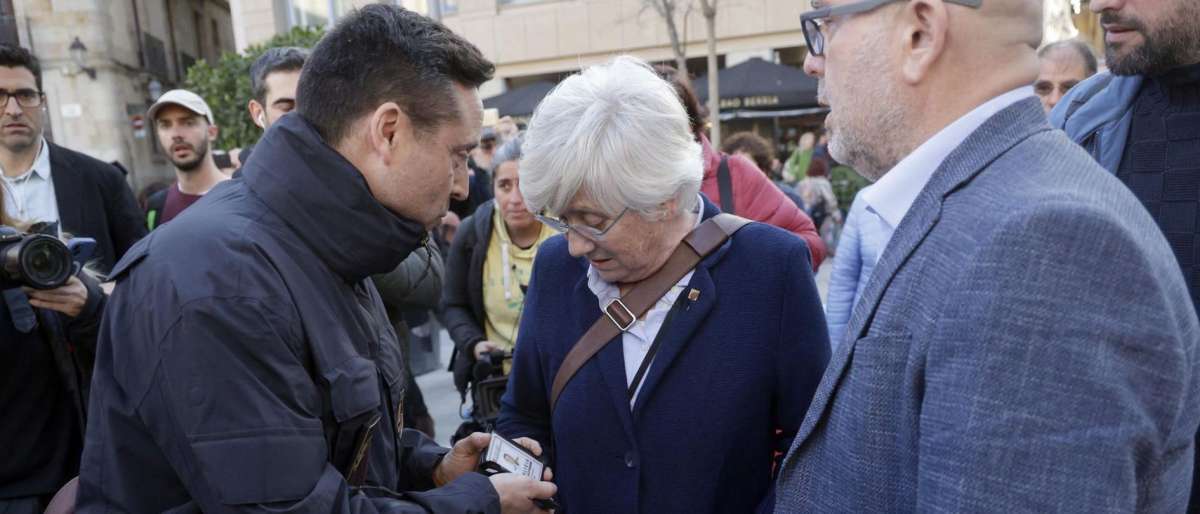 La 'fugada' Clara Ponsatí, detenida a su regreso a España y puesta en libertad tras ser citada a declarar el 24 de abril