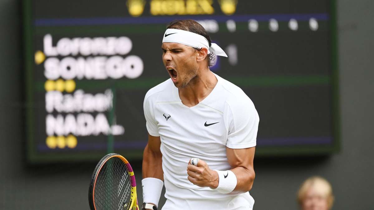 Rafa Nadal celebra un punto en el partido de Wimbledon ante Sonego