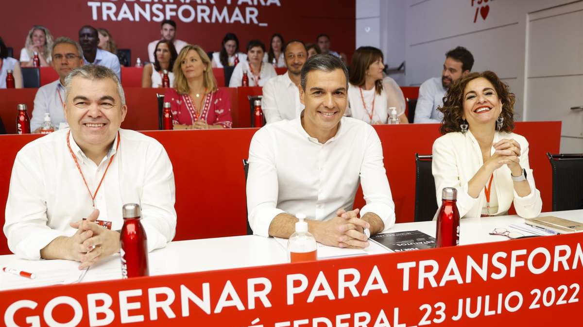 Sánchez hace un discurso de Gobierno ante el PSOE y pasa de puntillas por la crisis interna