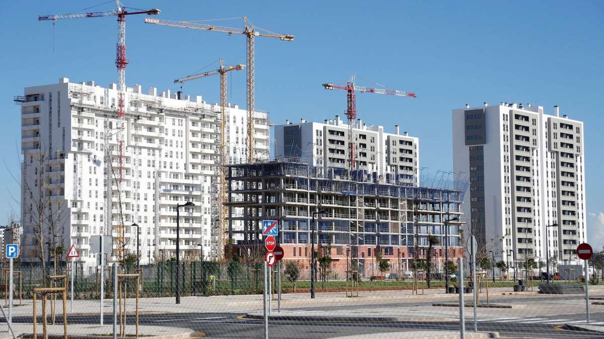 La hipoteca media podría encarecerse hasta 300 euros mensuales por la incesante escalada del Euríbor