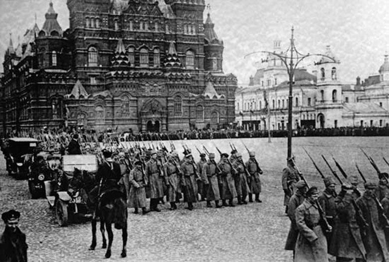 Antony Beevor, Rusia y el origen de todo: Revolución y guerra civil, 1917-1921