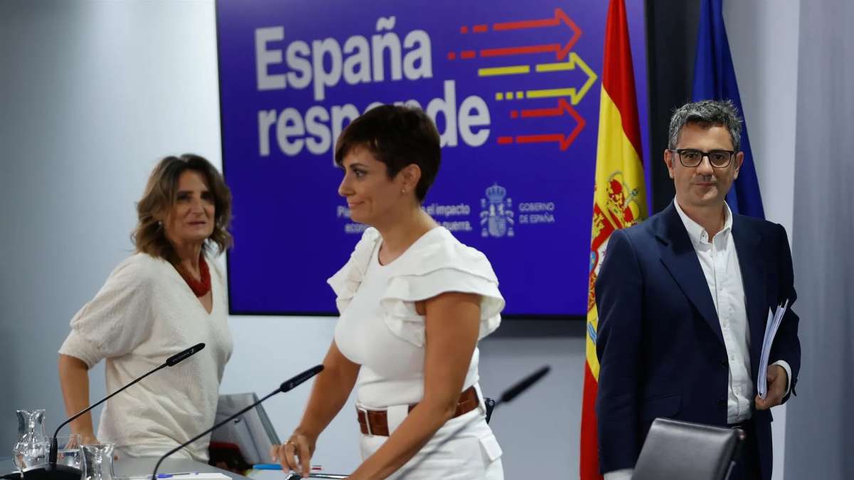 La vicepresidenta tercera, Teresa Ribera, la ministra portavoz, Isabel Rodríguez, y el ministro de Presidencia, Félix Bolaños