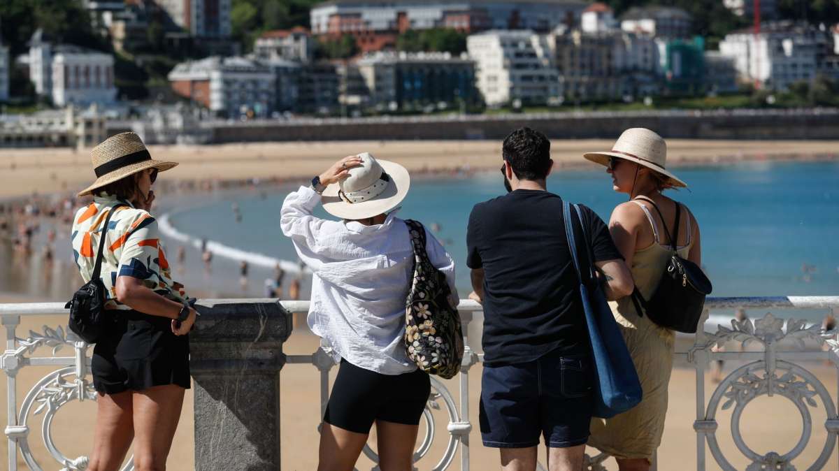 España recibe 9,1 millones de turistas en julio, más del doble que en 2021, y su gasto se dispara hasta los 11.869 millones