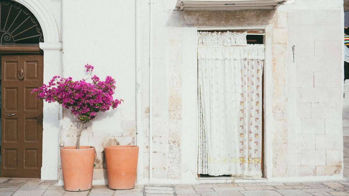 Tipos de cortinas para puertas: una guía para no perderte