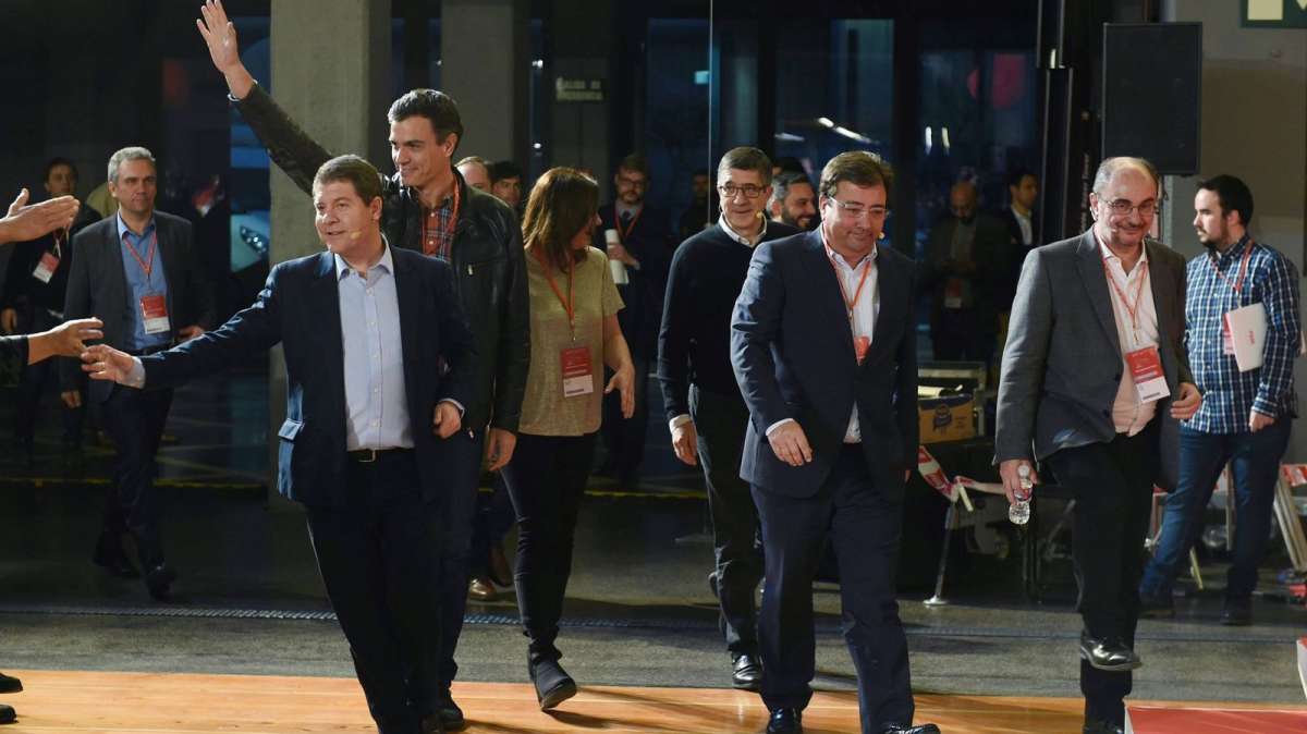 El PSOE tiene cerrado sus candidatos autonómicos y alberga muchas dudas en las grandes Alcaldías
