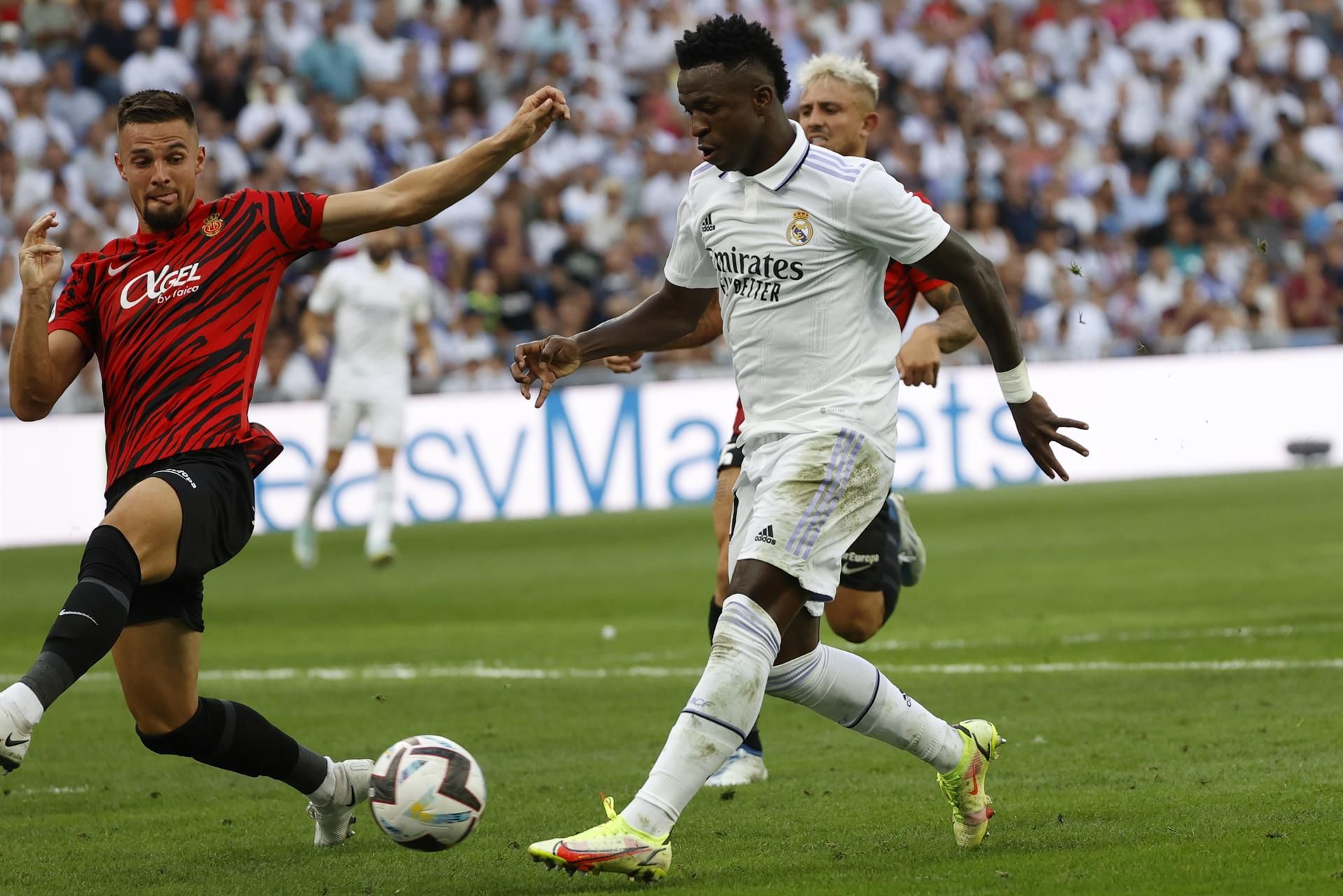 Vinicius chuta a puerta en el partido contra el Mallorca