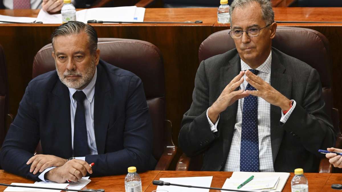 El vicepresidente de la Comunidad de Madrid, Enrique Ossorio, y el consejero de Presidencia, Enrique López