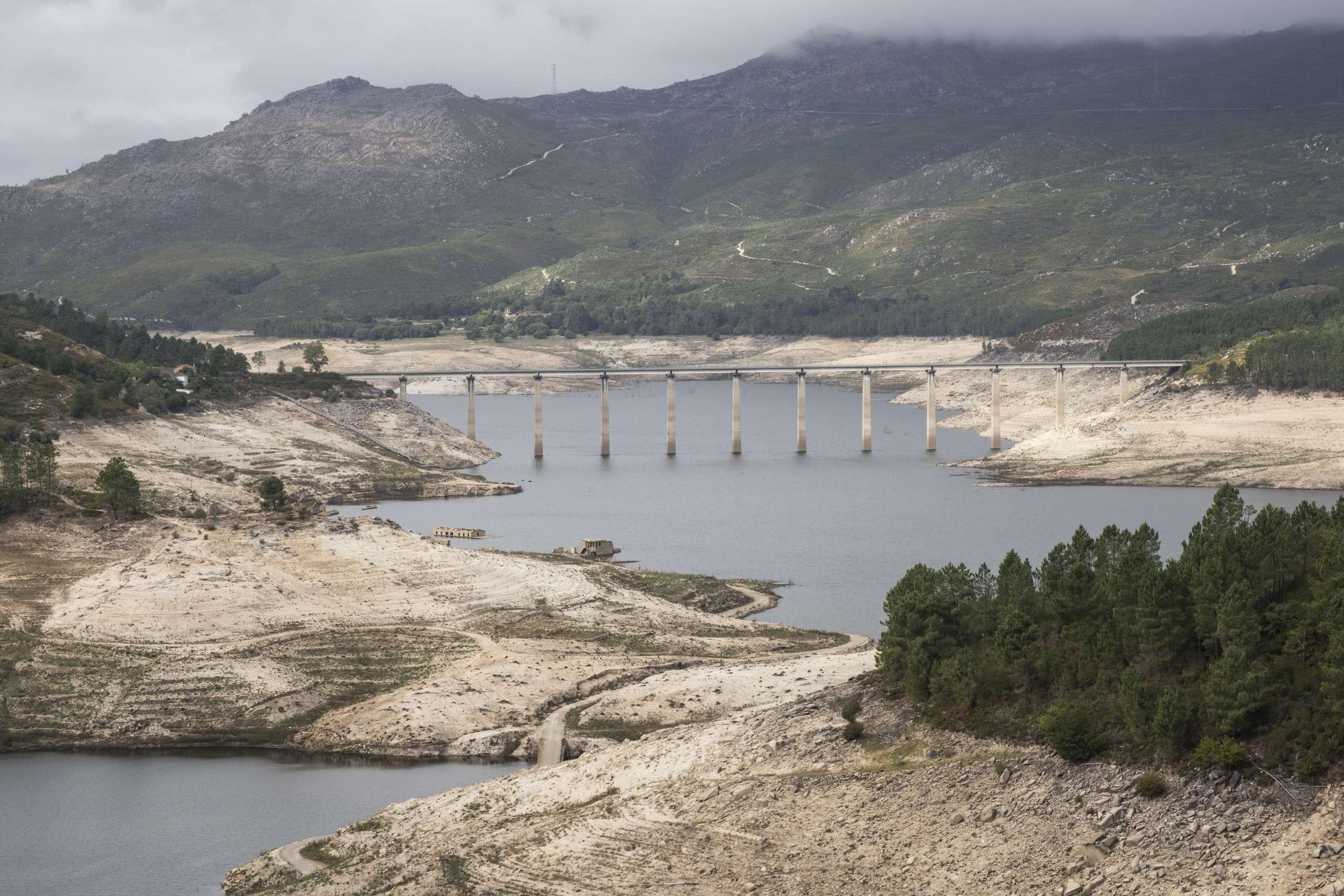 Escasez de agua en el embalse de Lindoso, en Ourense