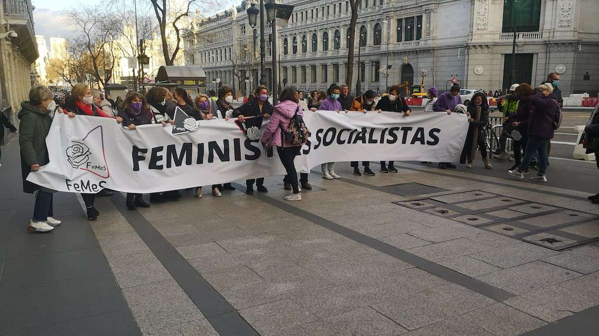 Feministas socialistas en una manifestación