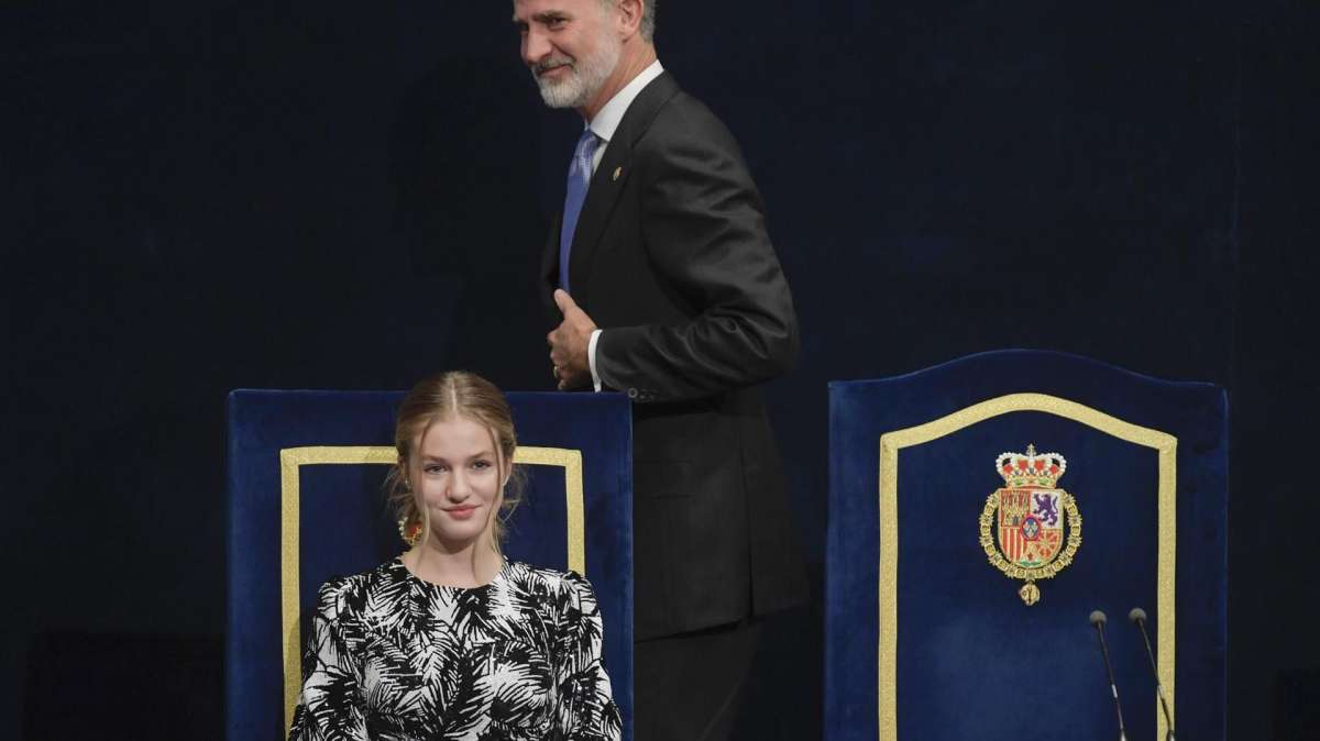 El Rey Felipe VI y la Princesa Leonor intervienen durante la ceremonia de entrega de la 42 edición de los Premios Princesa de Asturias