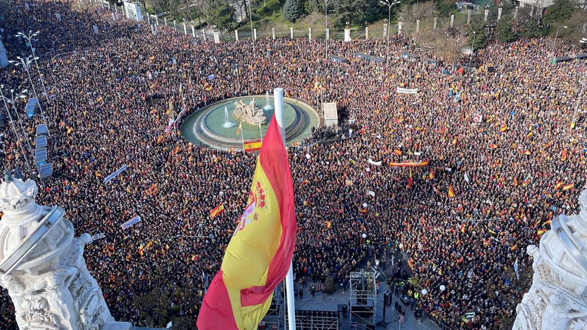 Manifestación masiva contra Sánchez