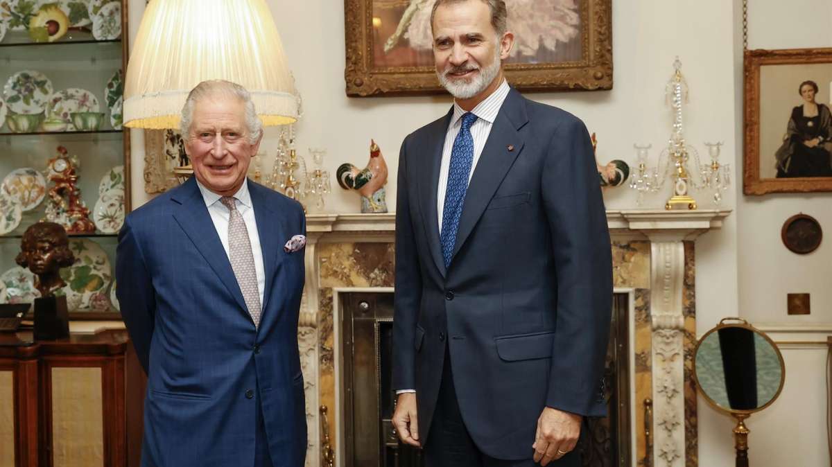El Rey mantiene su primer encuentro privado con Carlos III en Londres