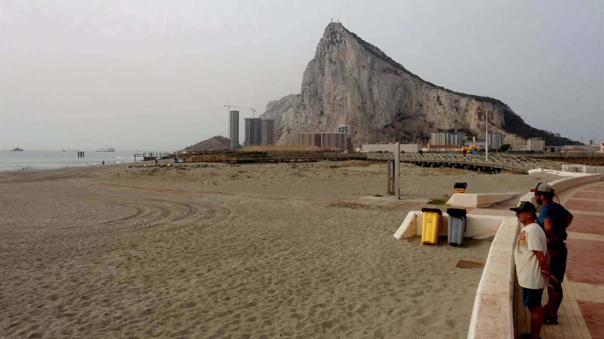 El Peñón de Gibraltar visto desde la Línea de la Concepción