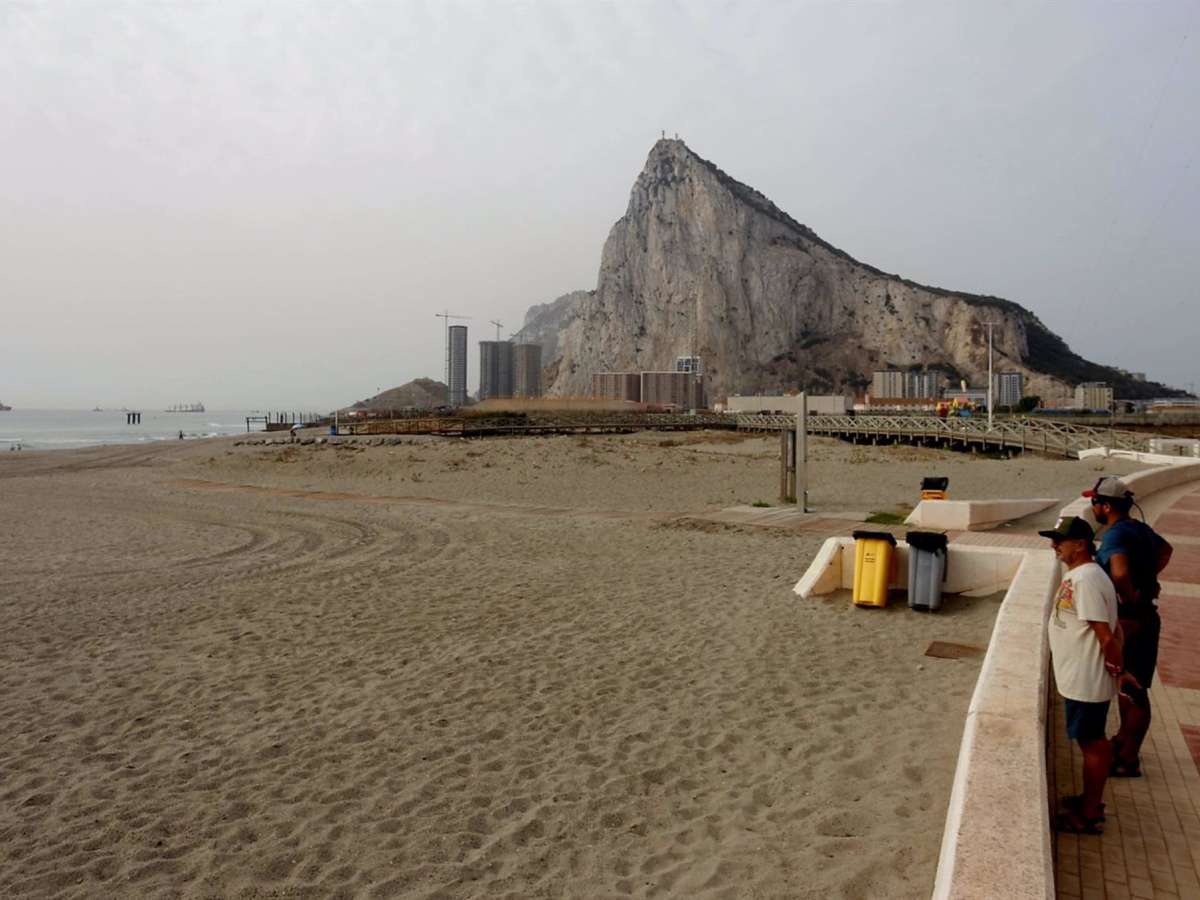 El Peñón de Gibraltar visto desde la Línea de la Concepción