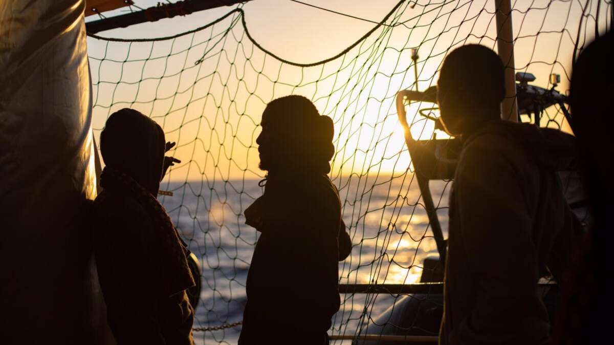 Migrantes rescatados por el barco 'Humanity 1' en el Mediterráneo