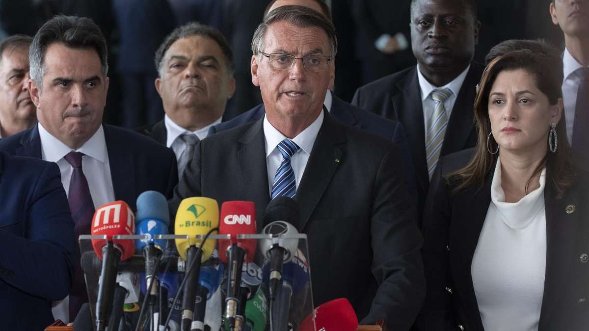 Jair Bolsonaro al fin rompe su silencio en el Palacio Alvorada en Brasilia