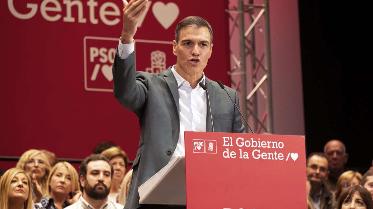 El CIS amplía a 5,5 puntos la ventaja del PSOE al estimar una caída del PP de punto y medio