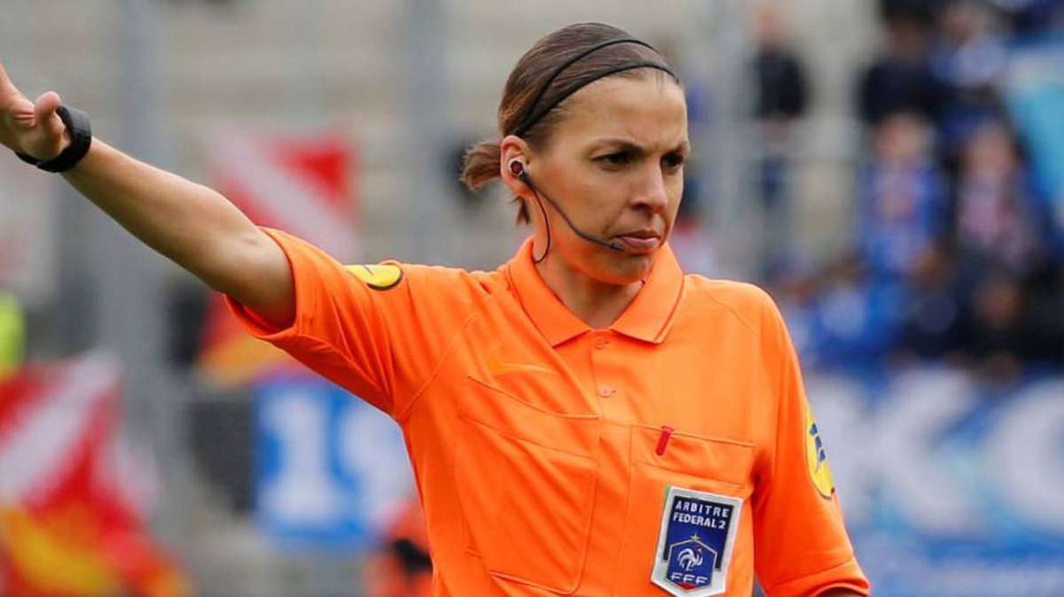 Stéphanie Frappart hará historia en Qatar: será la primera mujer en arbitrar en un Mundial