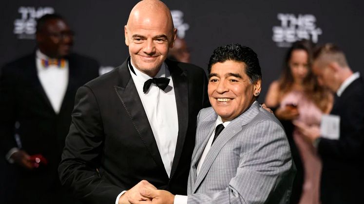 Gianni Infantino propone celebrar el 'Día de Maradona' en cada Mundial