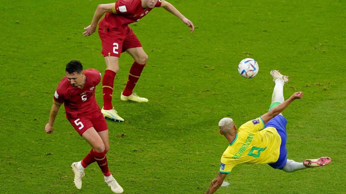 Brasil vence y convence ante una Serbia muy defensiva (2-0)