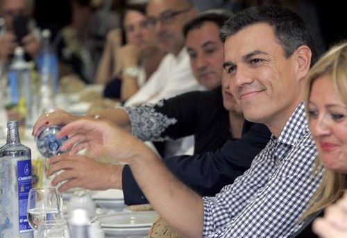 Pedro Sánchez, en una comida con simpatizantes del PSOE