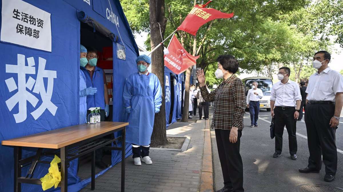 China. La viceprimera ministra china Sun Chunlan visita zonas con casos de COVID-19 en Pekín