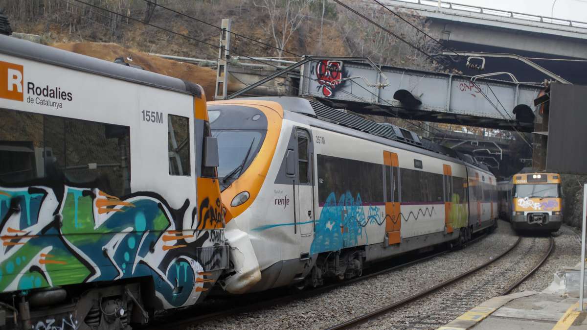 Al menos 155 heridos leves tras el choque de dos trenes en Montcada (Barcelona)