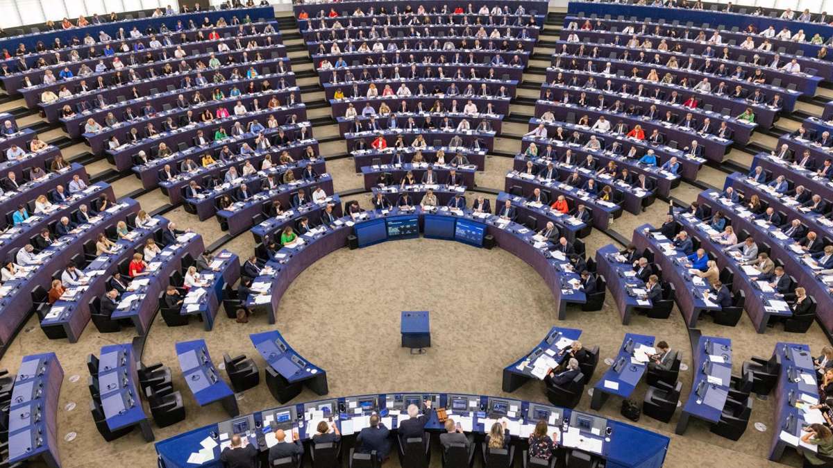 La Eurocámara suspende la inmunidad de dos eurodiputados por el 'Qatargate'