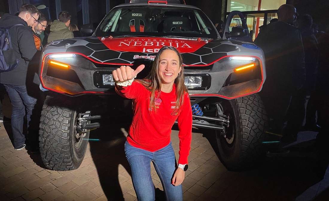 Manolo Plaza y su hija Mónica compiten en el Dakar con un coche rediseñado por universitarios