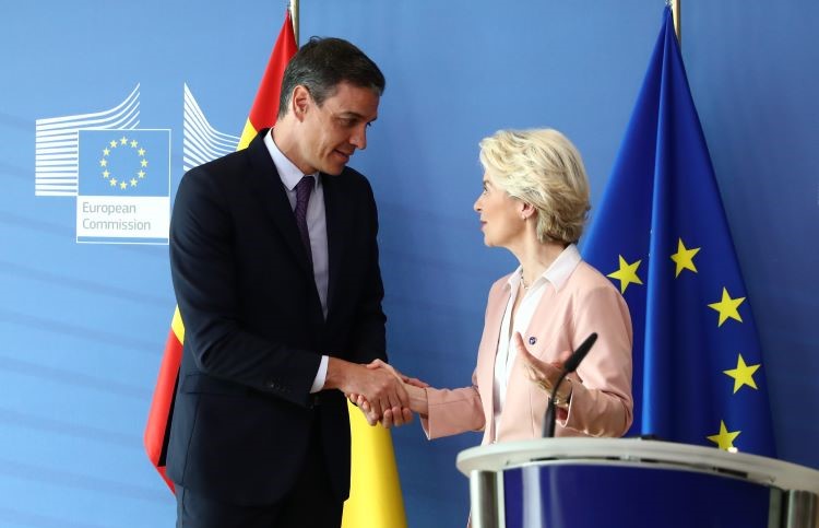 Bruselas desbloquea otros 6.000 millones de ayudas a España tras avalar el control de los fondos