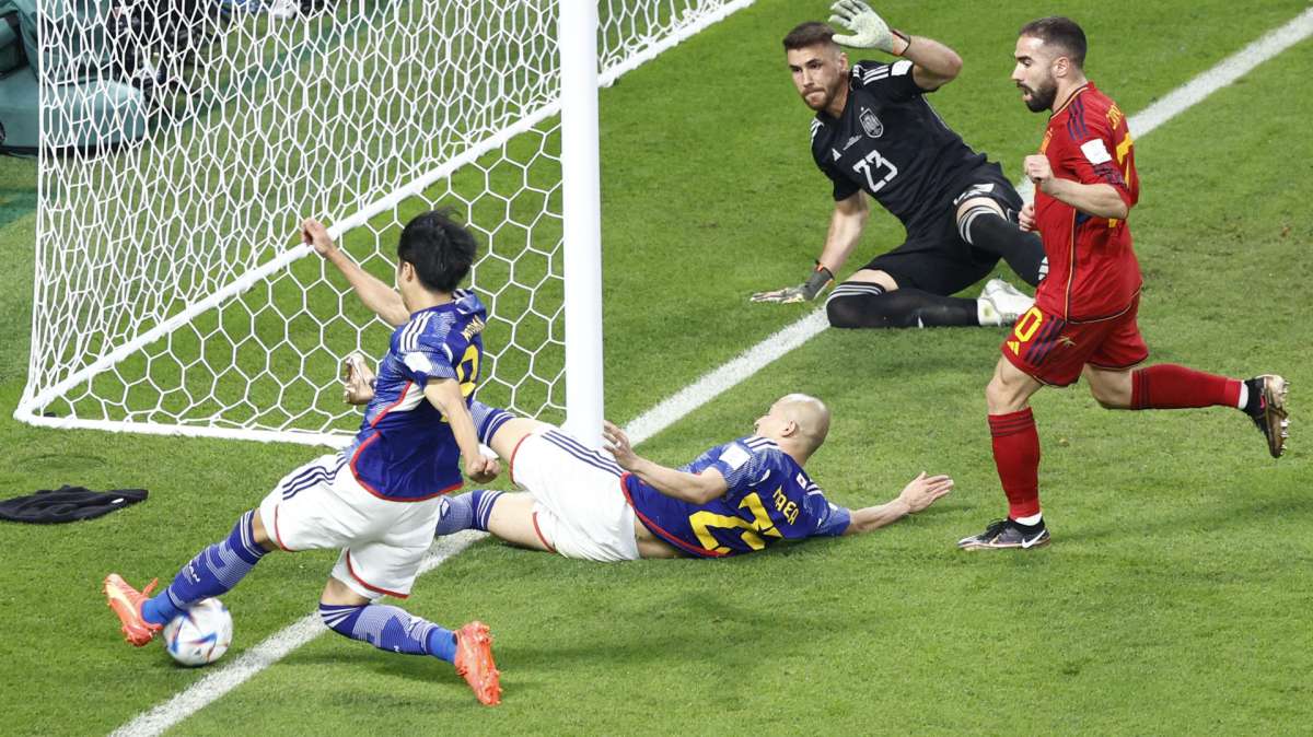 Una pésima España cae contra Japón (2-1) pero se clasifica gracias a Alemania