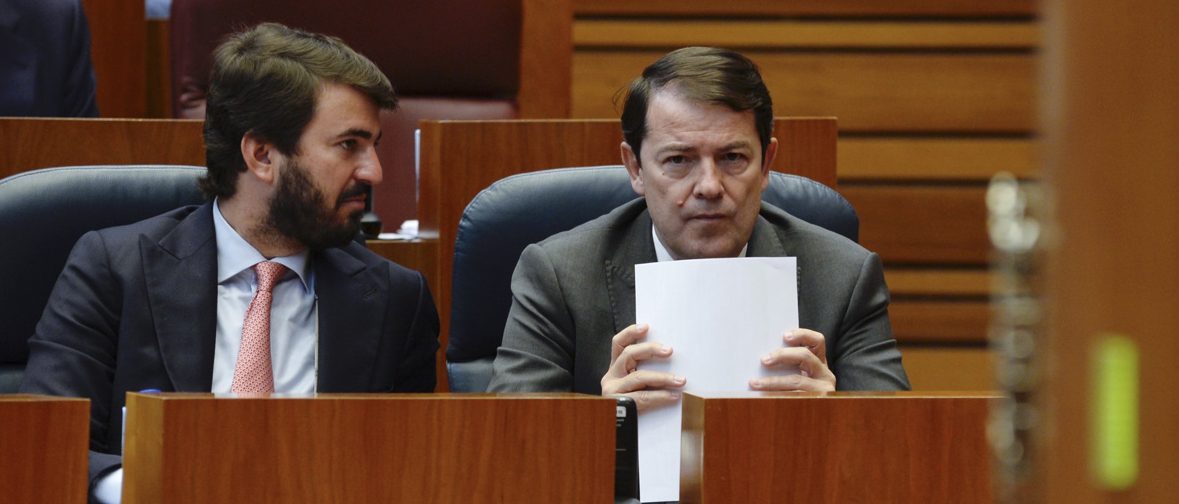 Mañueco y Gallardo ahondan la confusión sobre el plan antiaborto con versiones contradictorias sobre su obligatoriedad