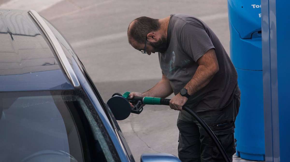El precio de la gasolina encadena cuatro semanas al alza y el del diésel retoma las subidas