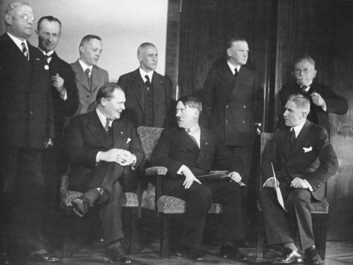 Hitler con su primer gabinete, el 31 de enero de 1933.