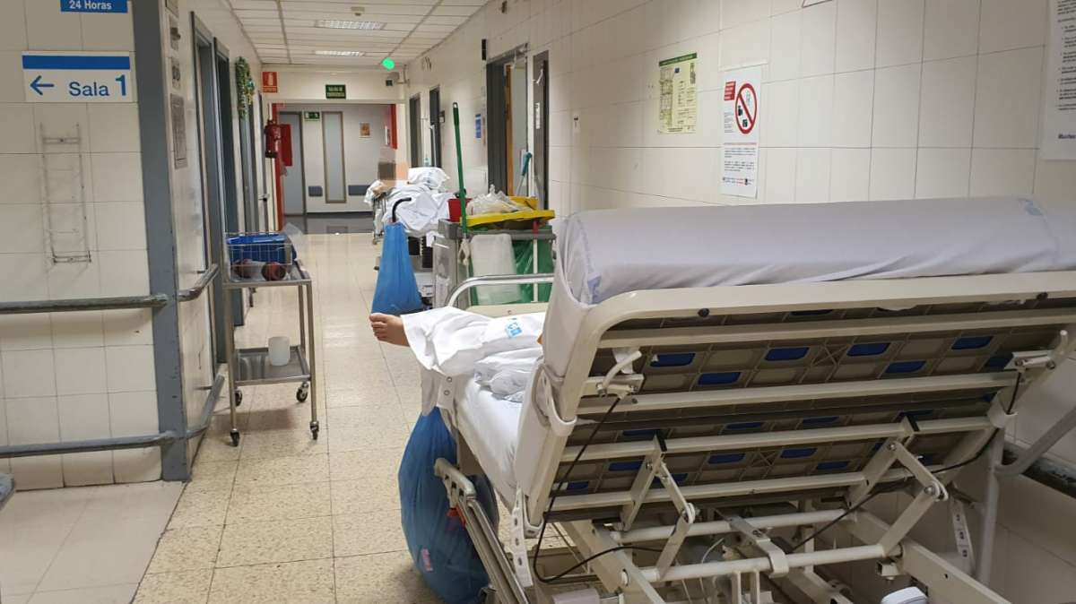 El enésimo colapso en La Paz: pacientes en los pasillos, enfermos pendientes de ingresar y camas insuficientes