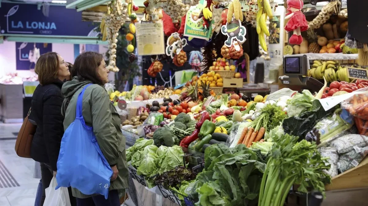 Los alimentos disparan su precio en diciembre un 15,7%, aunque el IPC baja al 5,7%