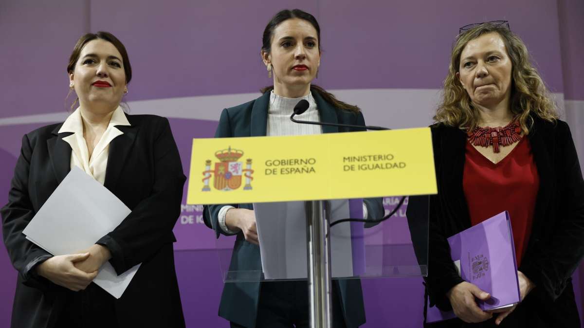 Irene Montero, Victoria Rosell y Ángela Rodríguez, en rueda de prensa posterior a la reunión del comité de crisis por los asesinatos machistas de enero.