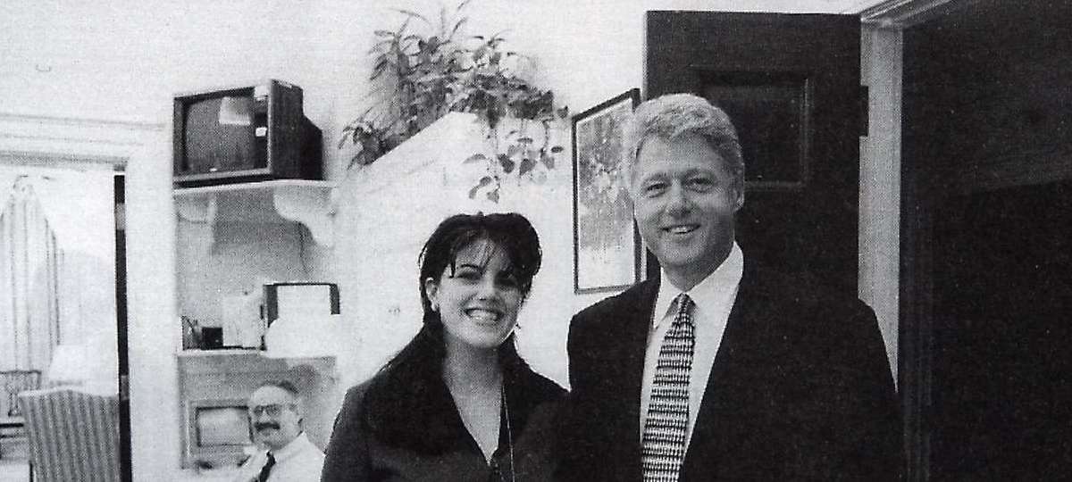 Imagen tomada en la Casa Blanca de Monica Lewinsky y Bill Clinton