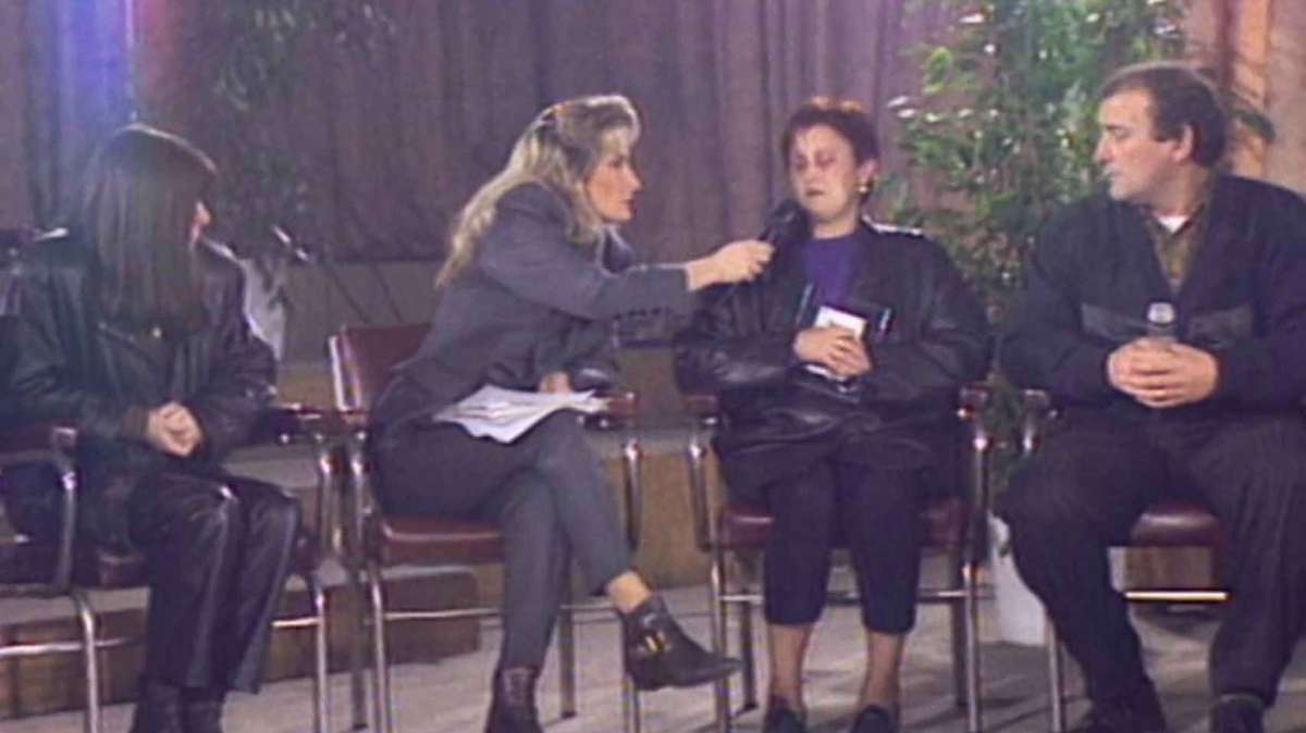 Nieves Herrero entrevistando a la madre de Miriam en el programa 'De tú a tú'.