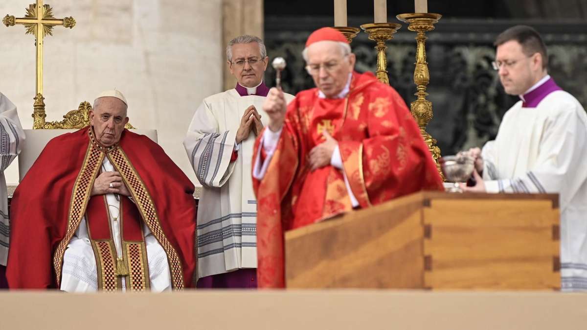 El funeral de Benedicto XVI cierra la era de los dos pontífices en la Iglesia