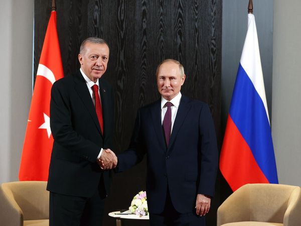 Erdogan pide un alto al fuego "unilateral" y Putin se abre a dialogar si se aceptan sus términos
