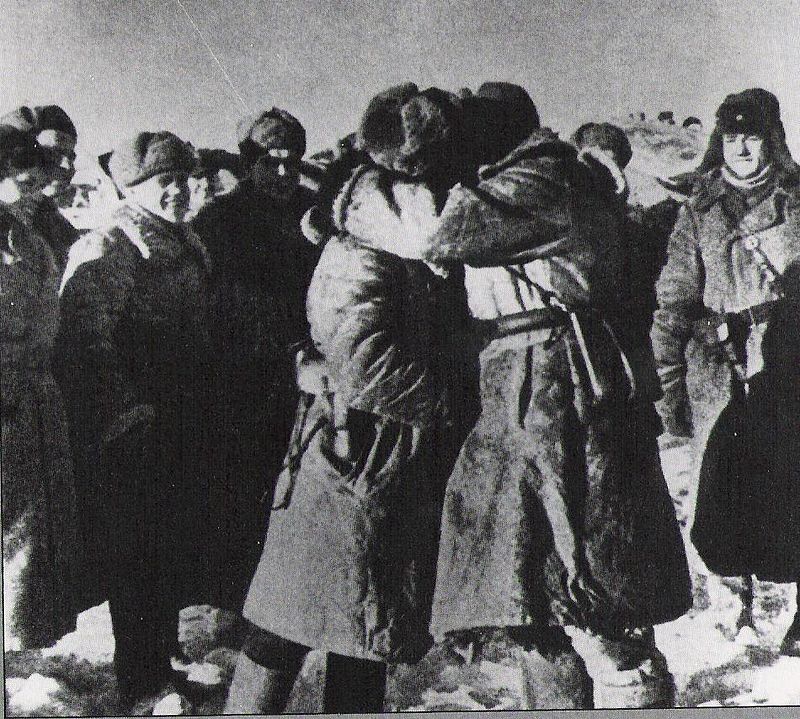 Soldados soviéticos se encuentran tras la 'Operación Urano'.