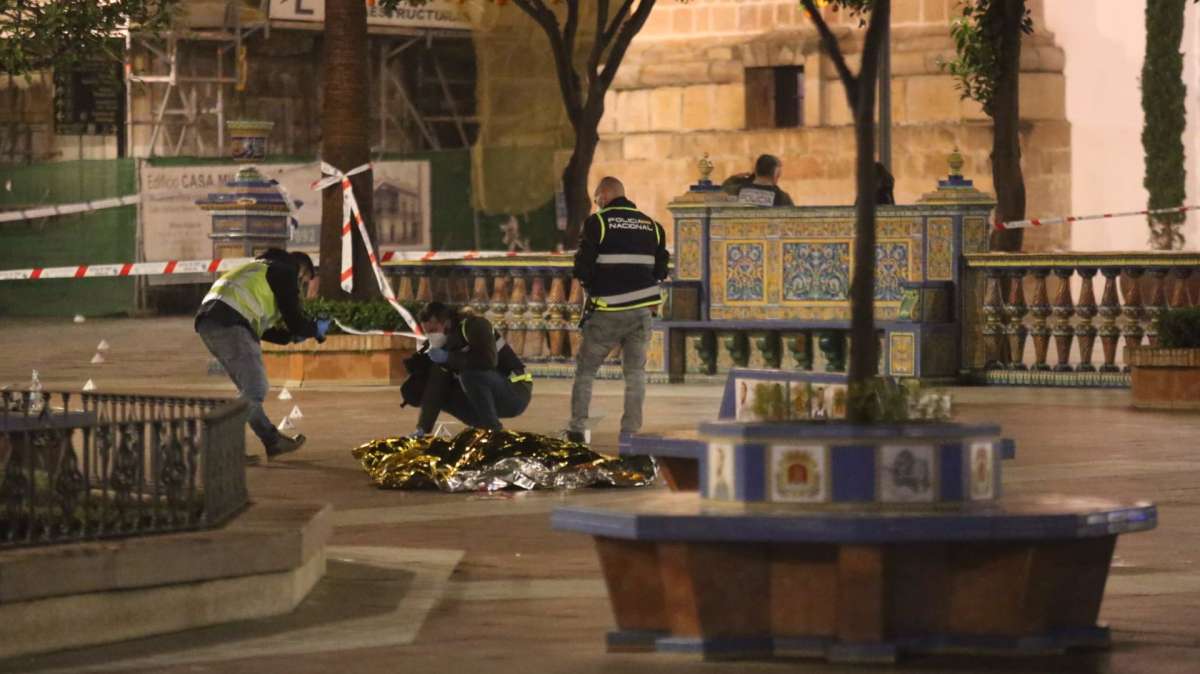 Al menos un muerto y cuatro heridos tras un ataque con machete en dos iglesias de Algeciras