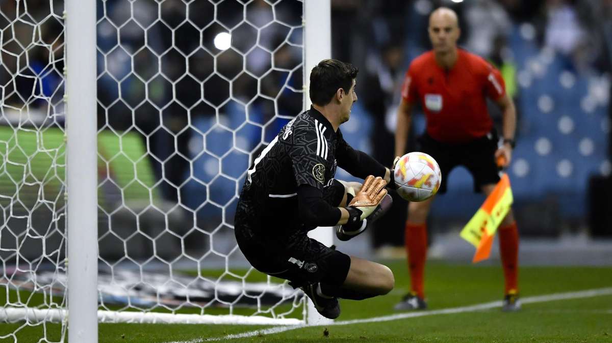 El Real Madrid doblega al Valencia en los penaltis (1-1, 4-3) y es el primer finalista de la Supercopa de España