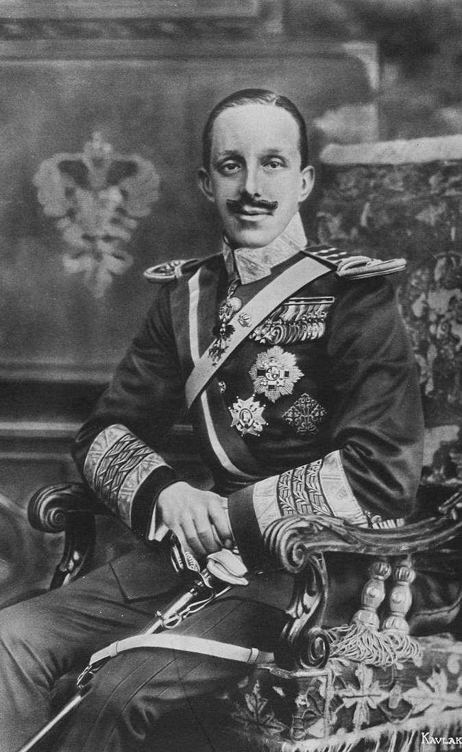 Alfonso XIII, un rey tan patriota como zigzagueante