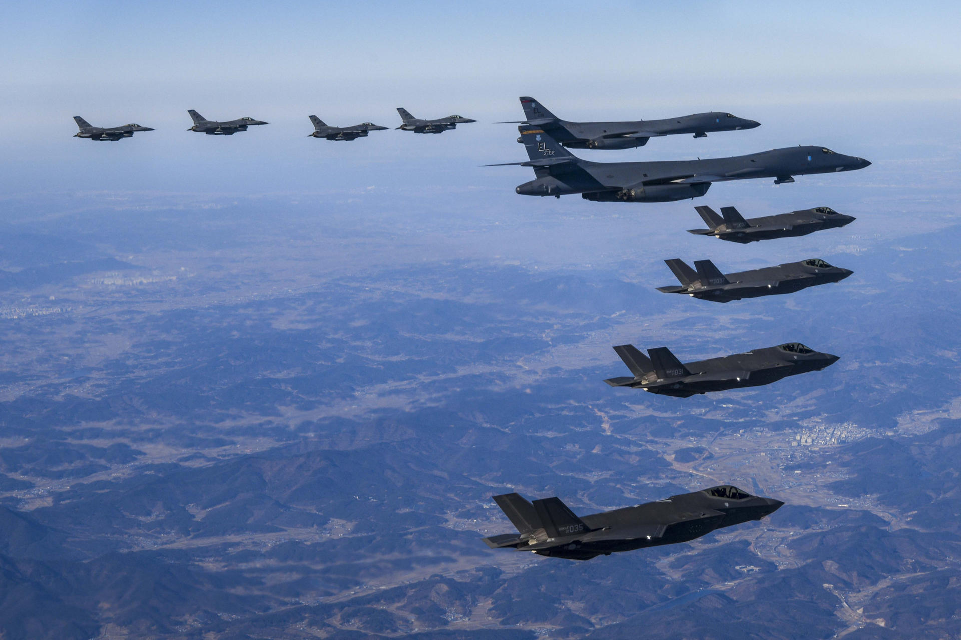 Corea del Sur y EEUU replican al Norte con maniobras de bombarderos B-1