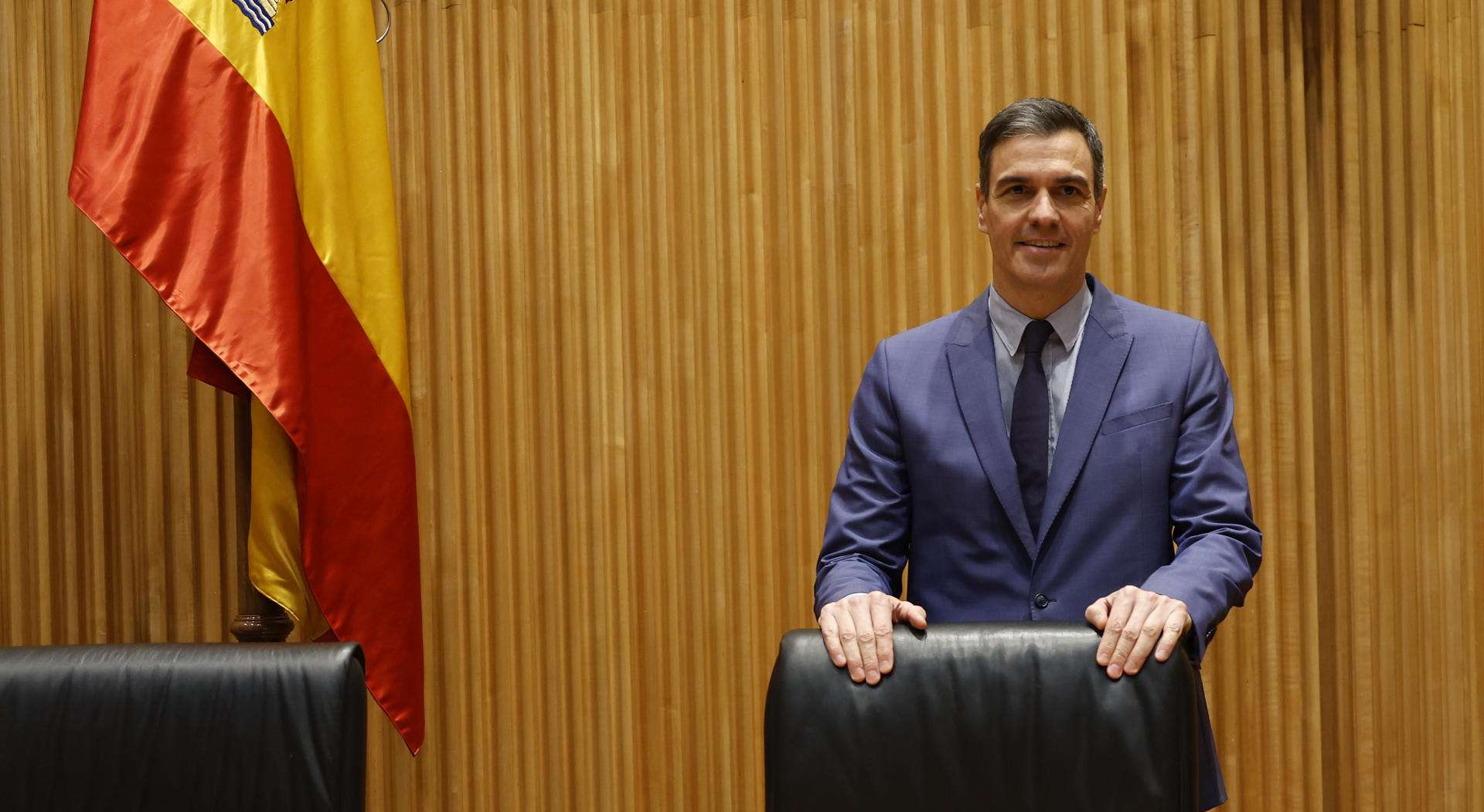 El presidente del Gobierno, Pedro Sánchez, momentos antes de la reunión mantenida este martes en el Congreso con diputados y senadores socialistas.