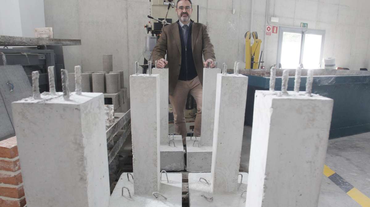 En la imagen, Salvador Ivorra, catedrático de Estructuras de la Universidad de Alicante, durante la entrevista concedida a EFE para valorar el terremoto que ha afectado a Turquía y Siria.